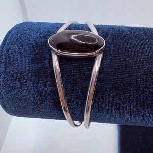 Vintage Sterling Silver 925 Open Cuff Bracelet Oval Black Onyx 12.2 Gm Elegant